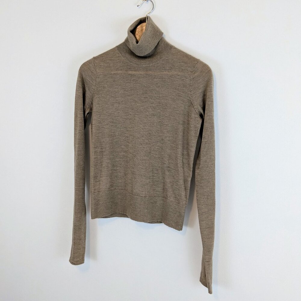 CO Essentials 100% cashmere turtleneck sweater